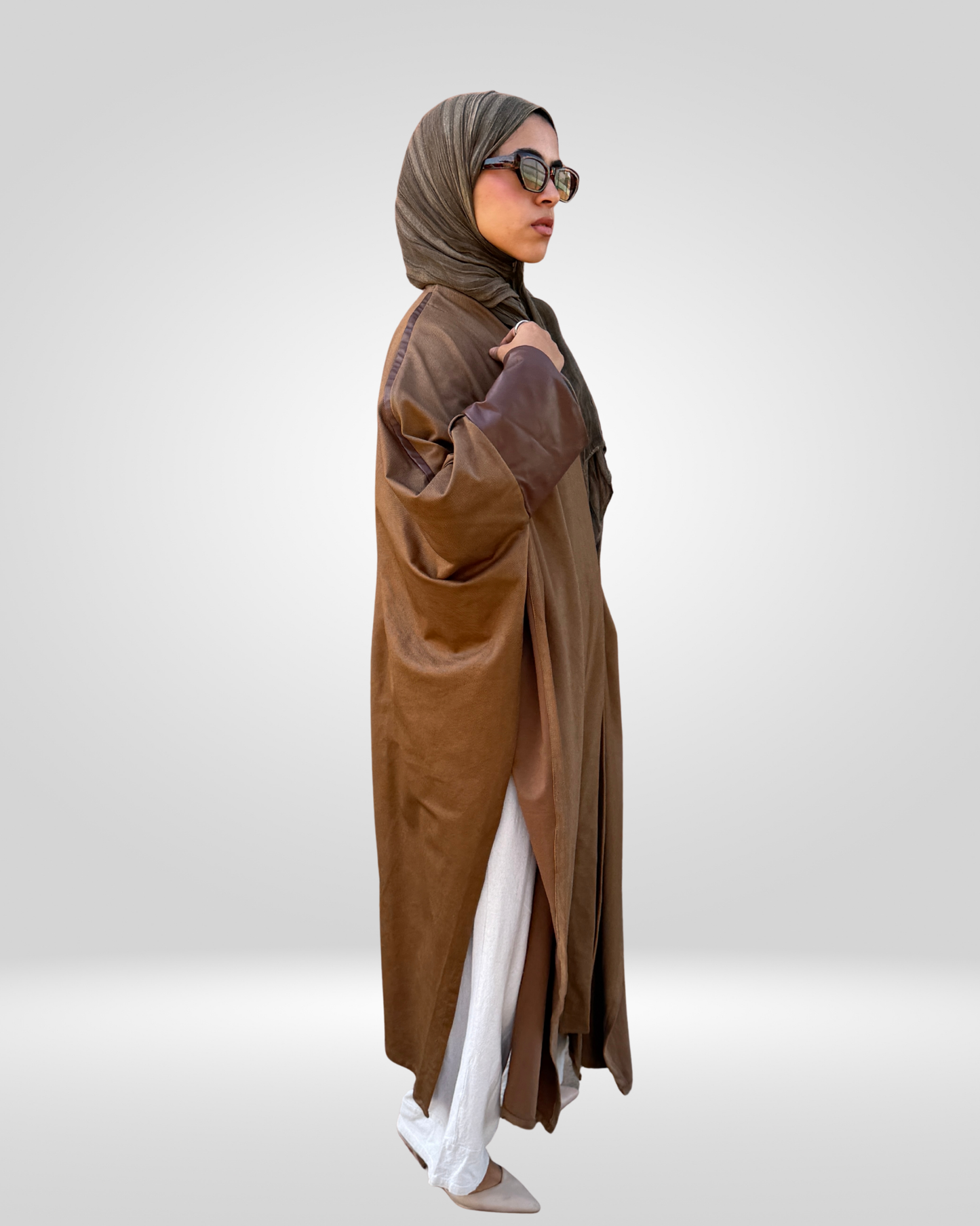 Outlined Velvet Cape – Camel