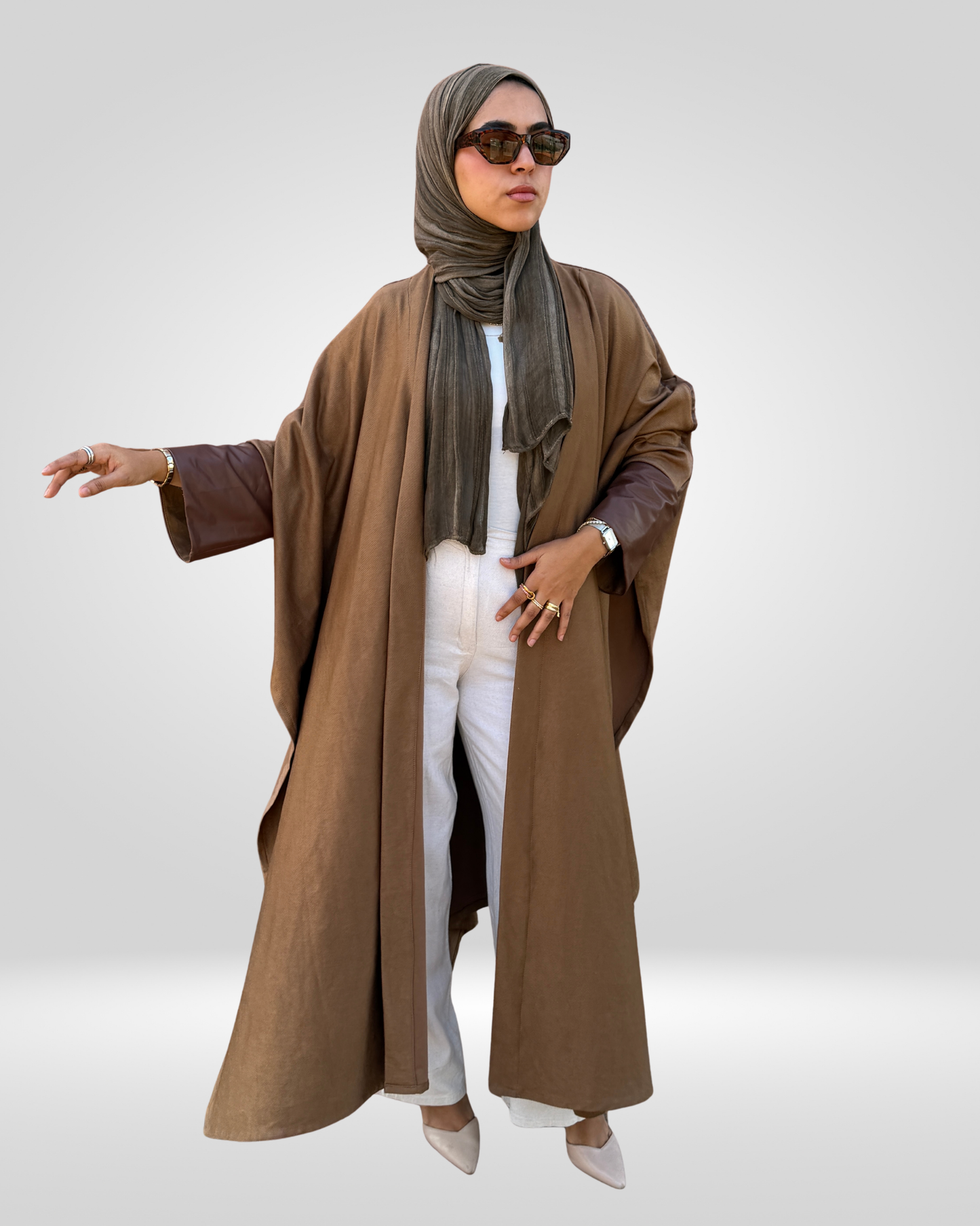 Outlined Velvet Cape – Camel