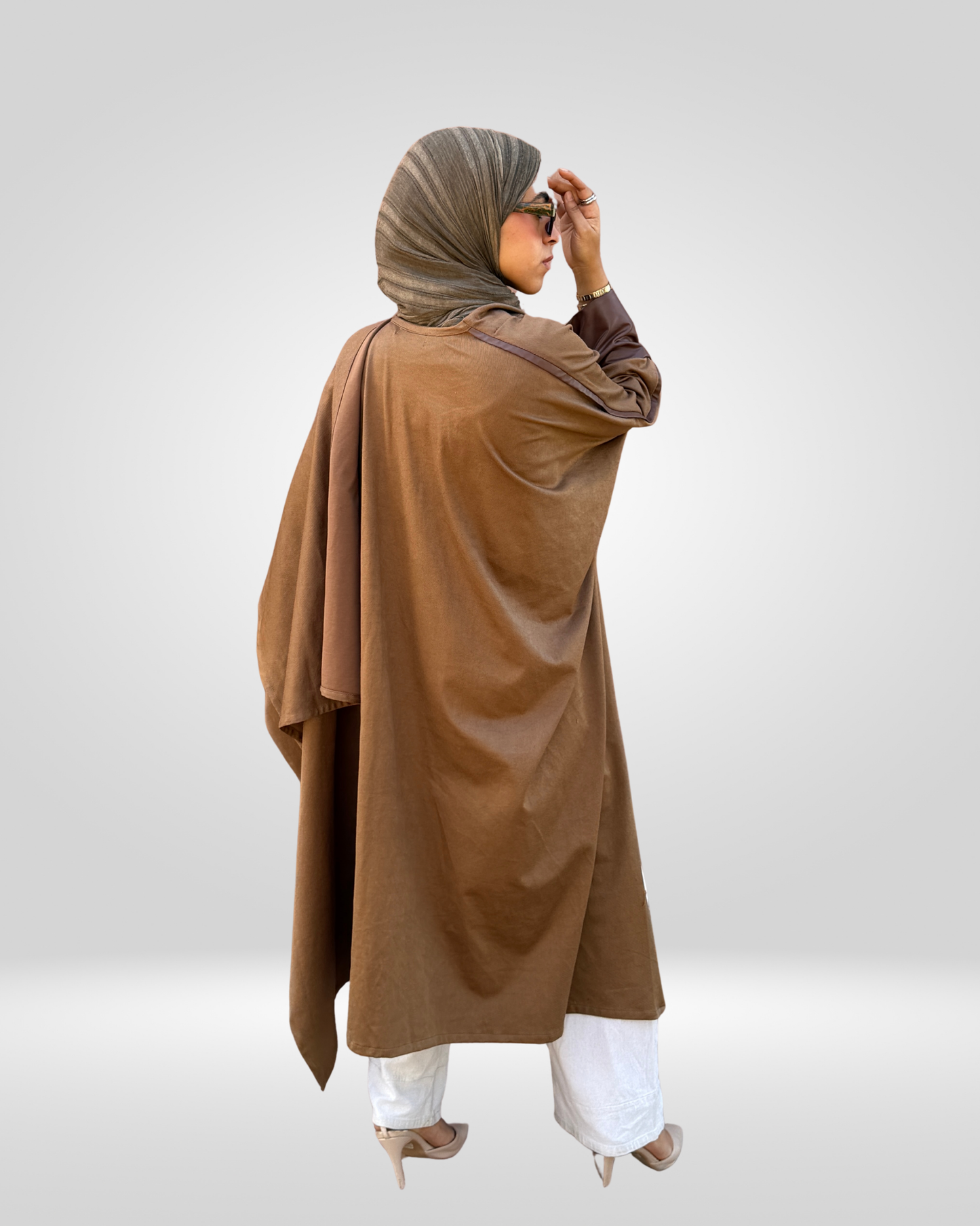 Outlined Velvet Cape – Camel