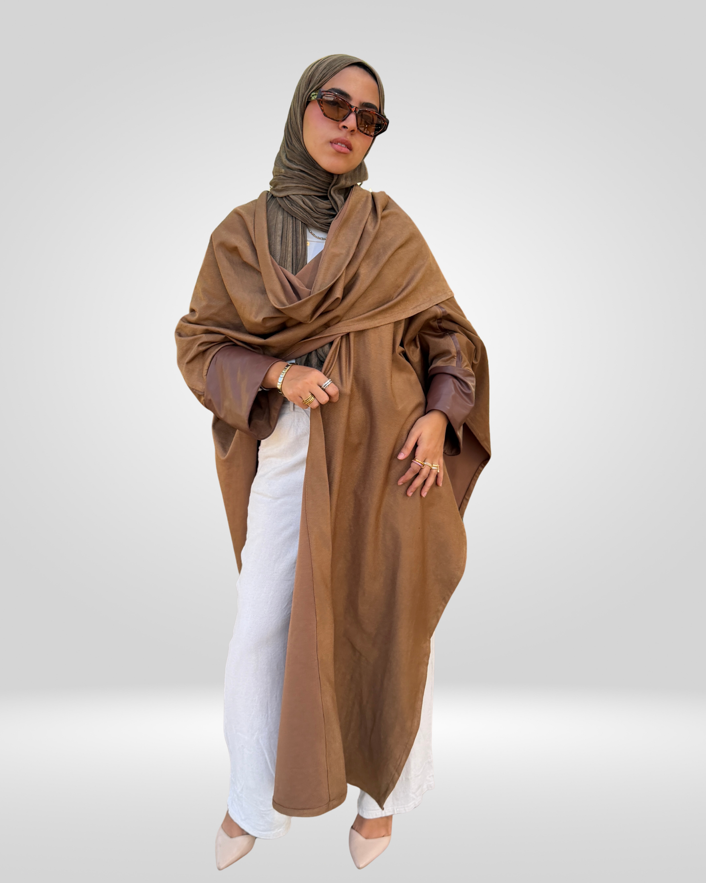 Outlined Velvet Cape – Camel